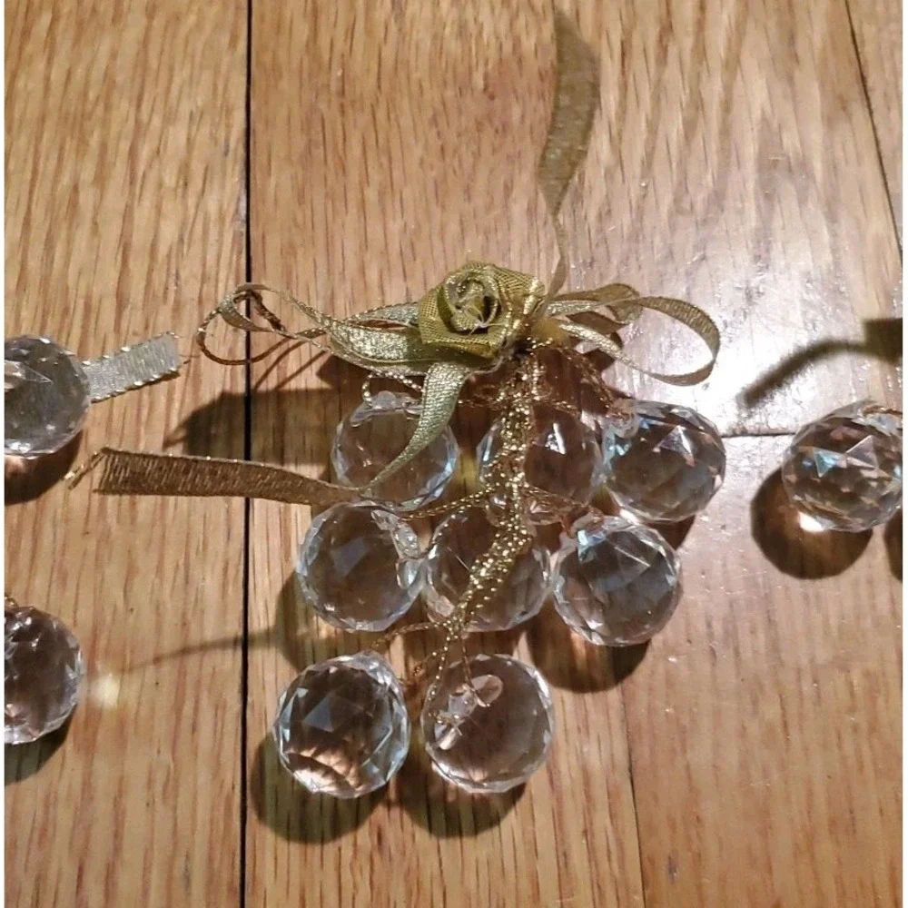 Vintage Clear Faceted Lucite Ornaments Lot Of 4‎ Roses Victorian Theme